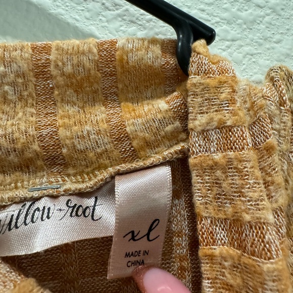 GENTLY USED WILLOW & ROOT BACKLESS SWEATER - Picture 4 of 5